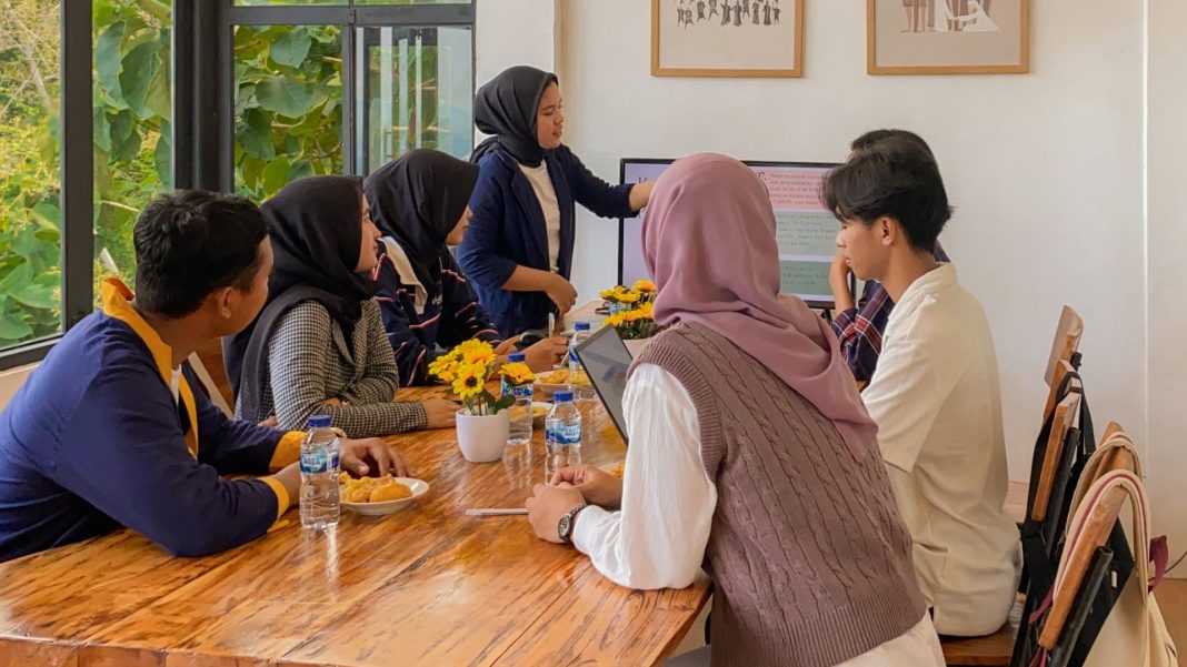 3 Meeting Di Kedai Bukit Rhema