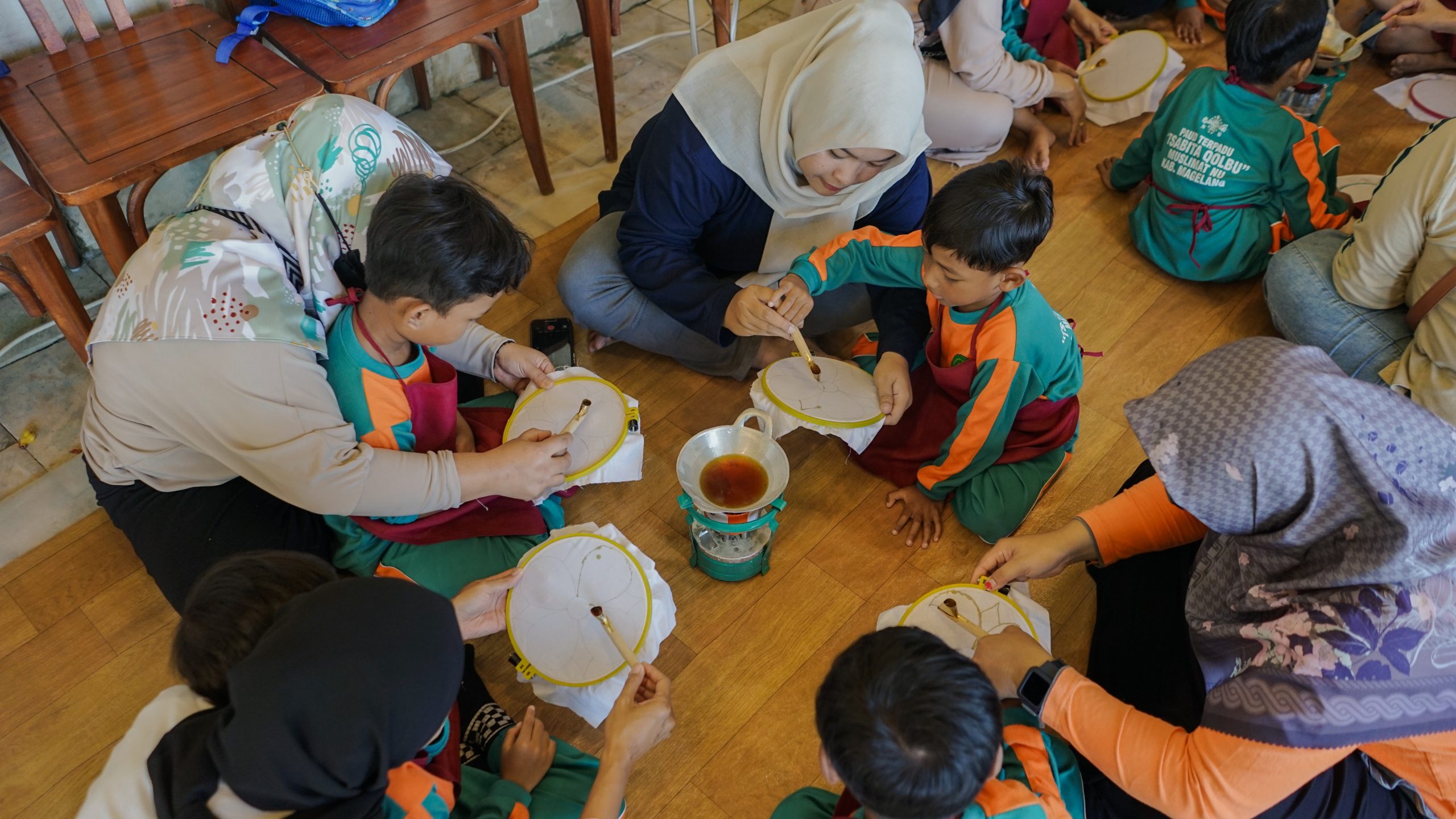 Membatik Ibu dan Anak di borobudur Kedai Bukit Rhema