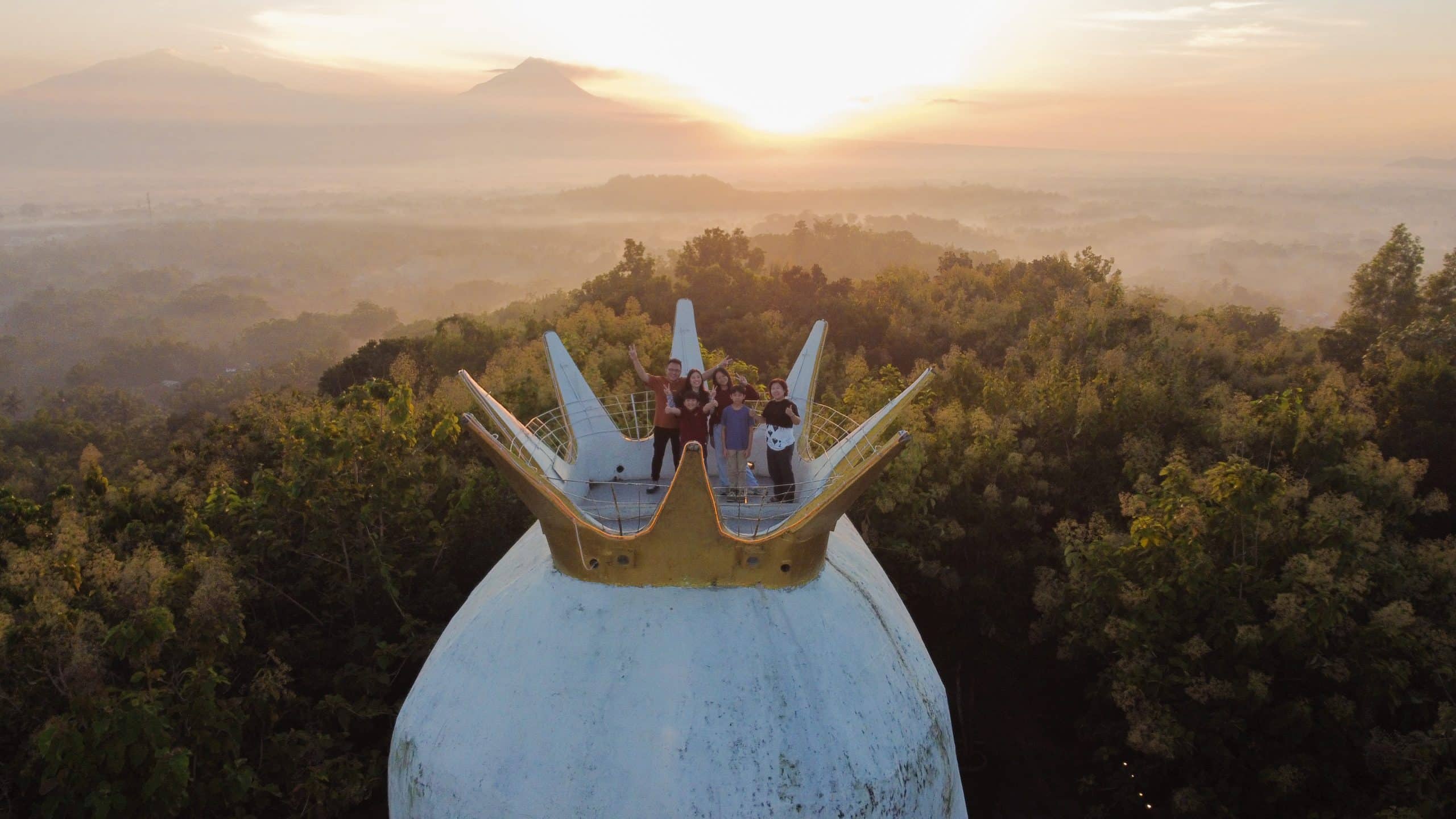 Gereja Ayam dan Bukit Rhema